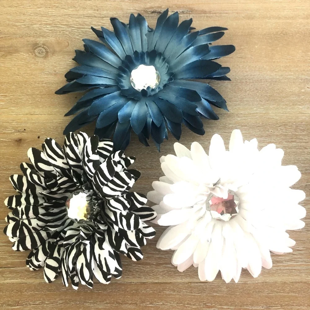 NWT Set of 7 flower hair clips -All seven for one price. Wholesale Barrette hair